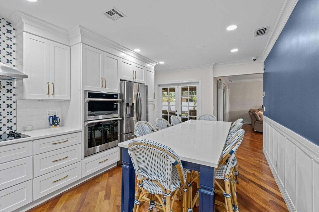 3929 Lowson Boulevard - Photo 3