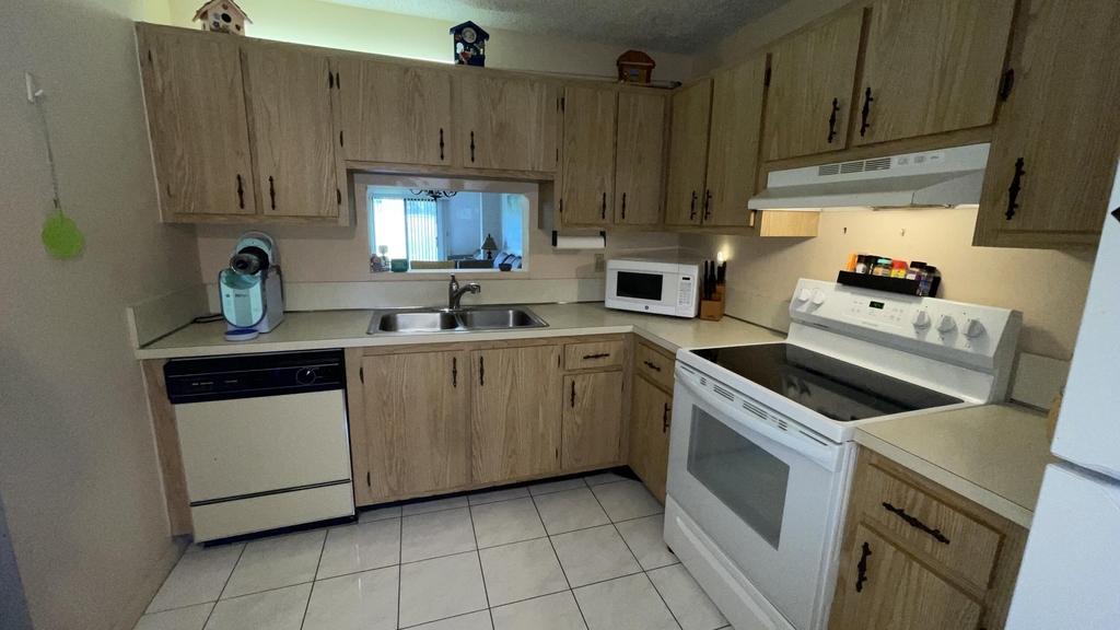 7911 Southgate Boulevard - Photo 17