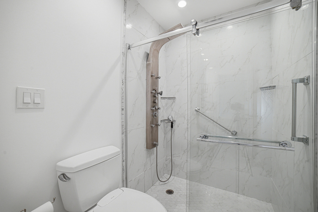 6070 Sunny Manor Court - Photo 17