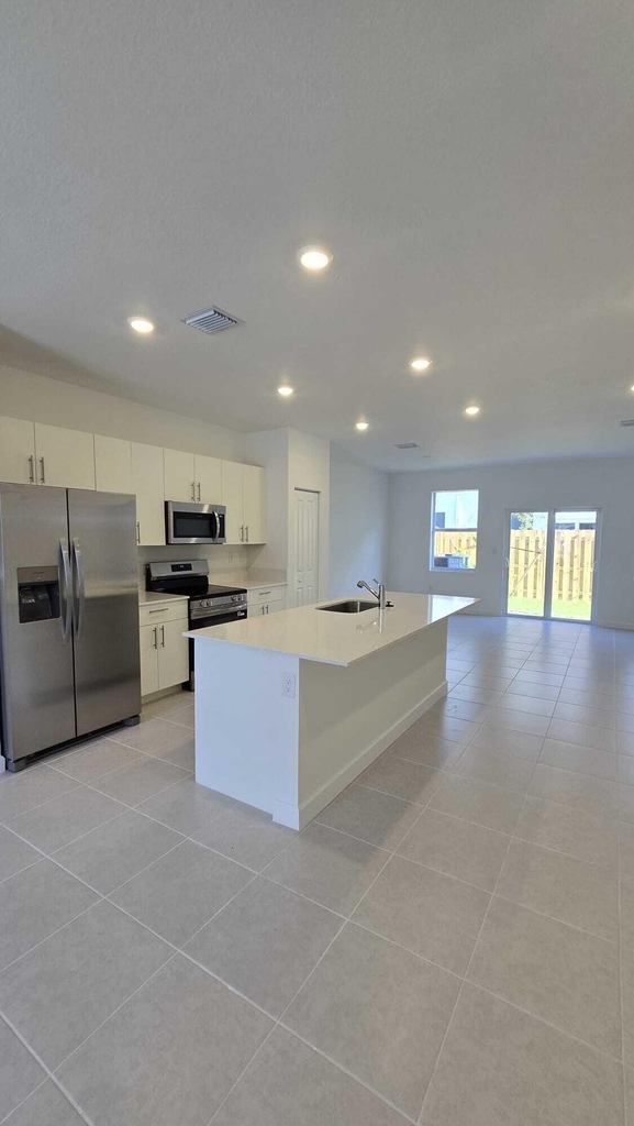 1124 Se 3rd Street - Photo 1
