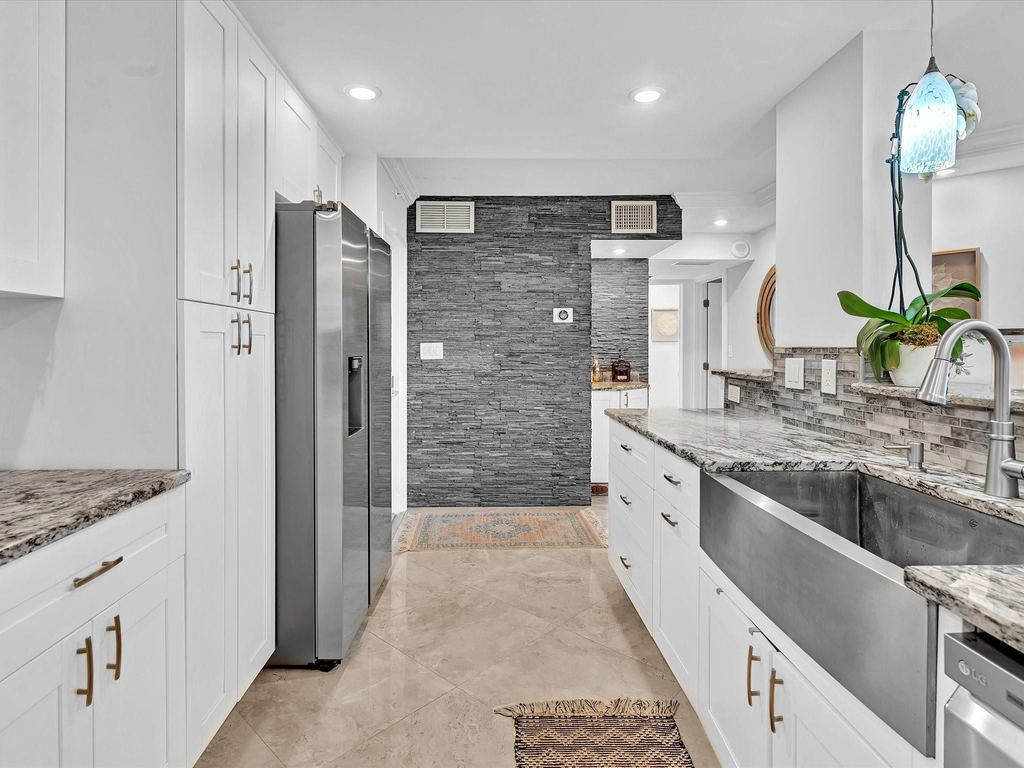 1150 Hillsboro Mile - Photo 7