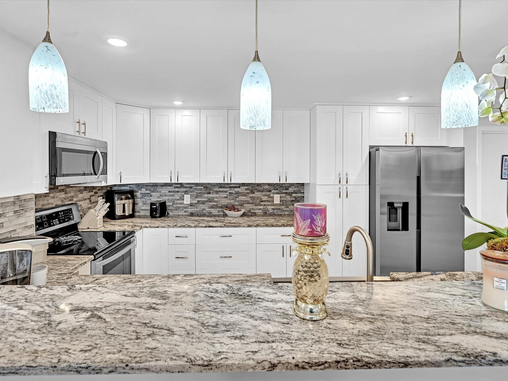 1150 Hillsboro Mile - Photo 12