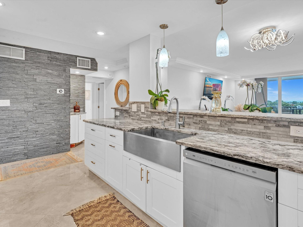 1150 Hillsboro Mile - Photo 6