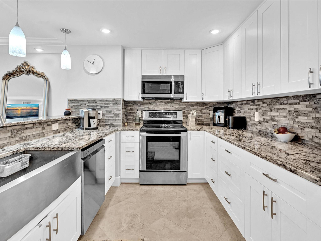 1150 Hillsboro Mile - Photo 4