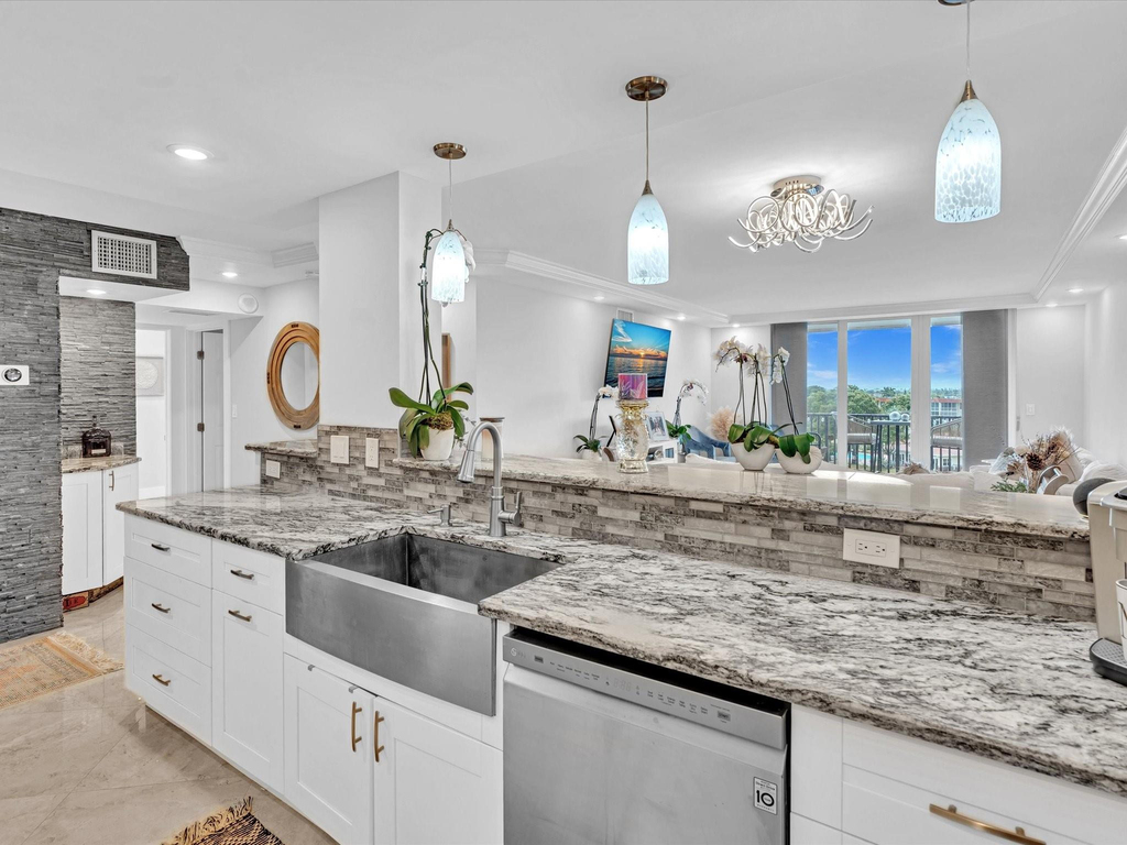 1150 Hillsboro Mile - Photo 8