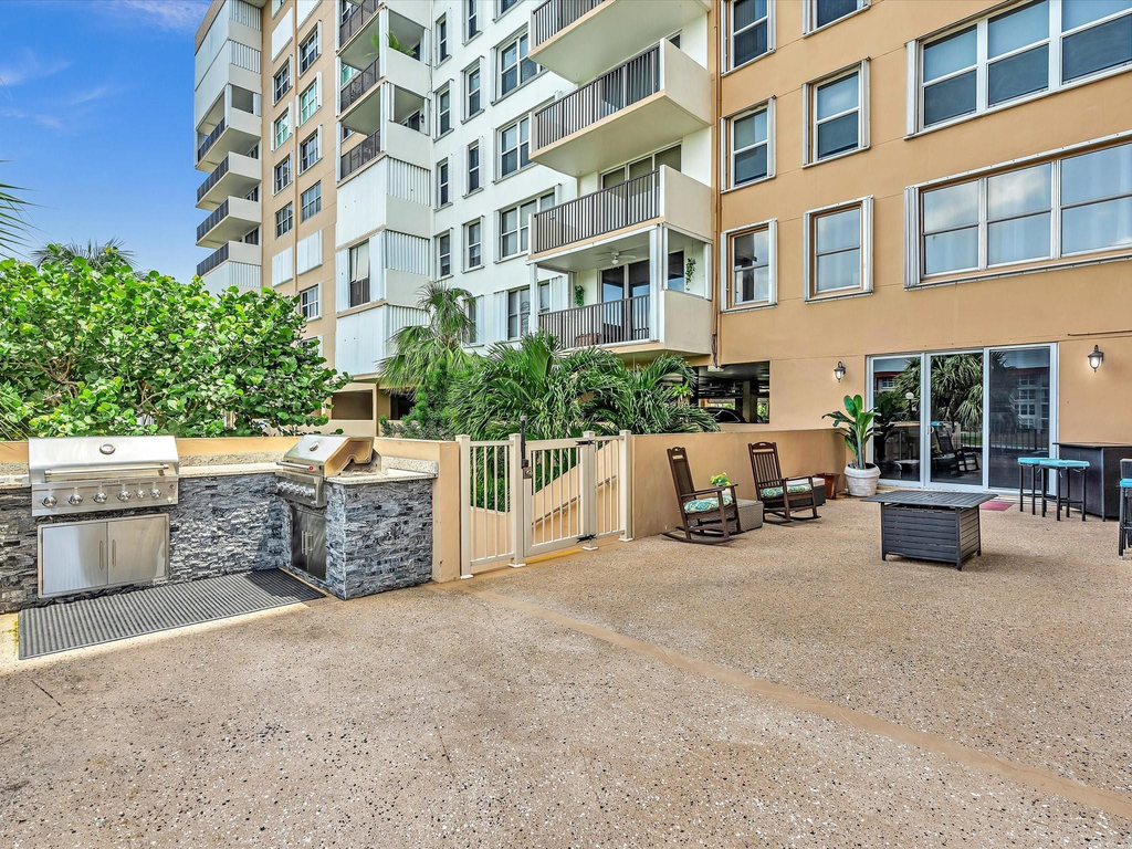 1150 Hillsboro Mile - Photo 39