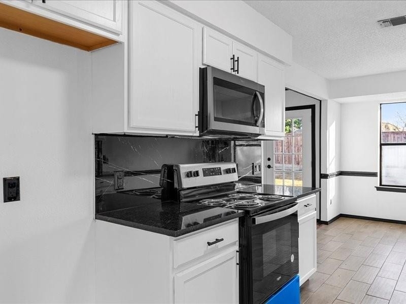 3977 Windhaven Road - Photo 11