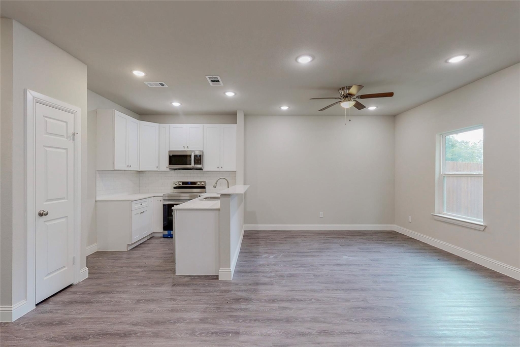 618 W Sears Street - Photo 11