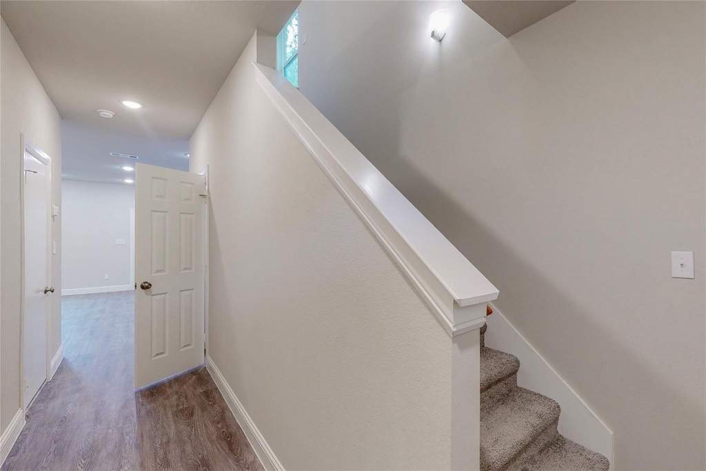 618 W Sears Street - Photo 4
