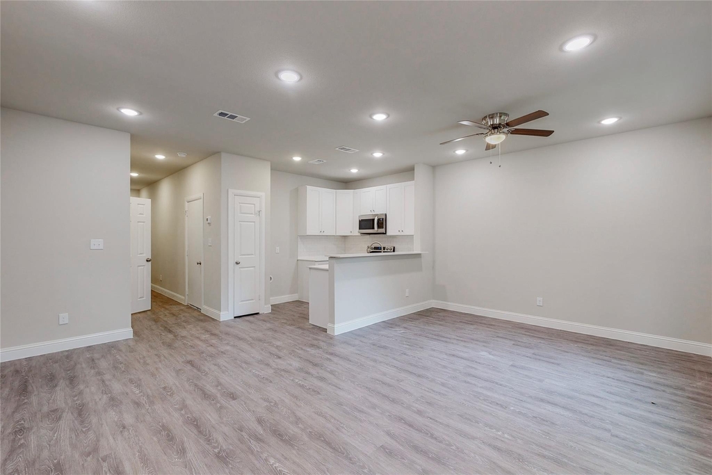 618 W Sears Street - Photo 9