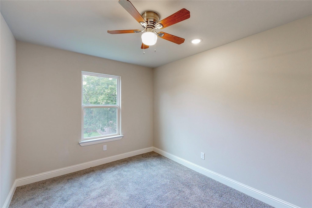 618 W Sears Street - Photo 23