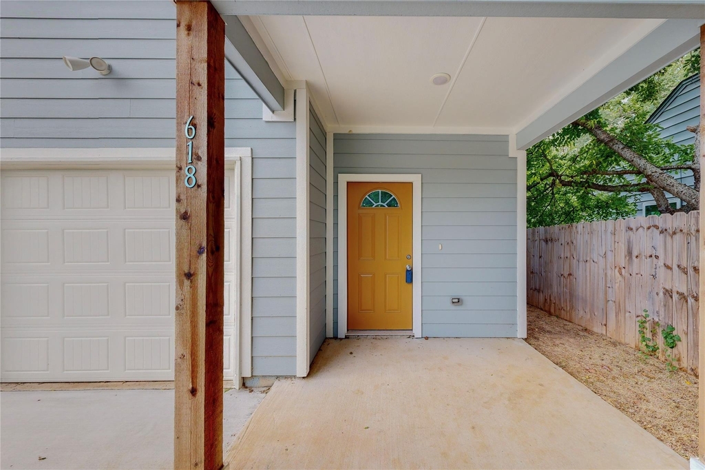 618 W Sears Street - Photo 3