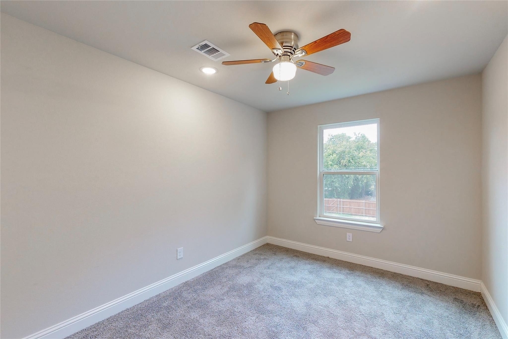 618 W Sears Street - Photo 25