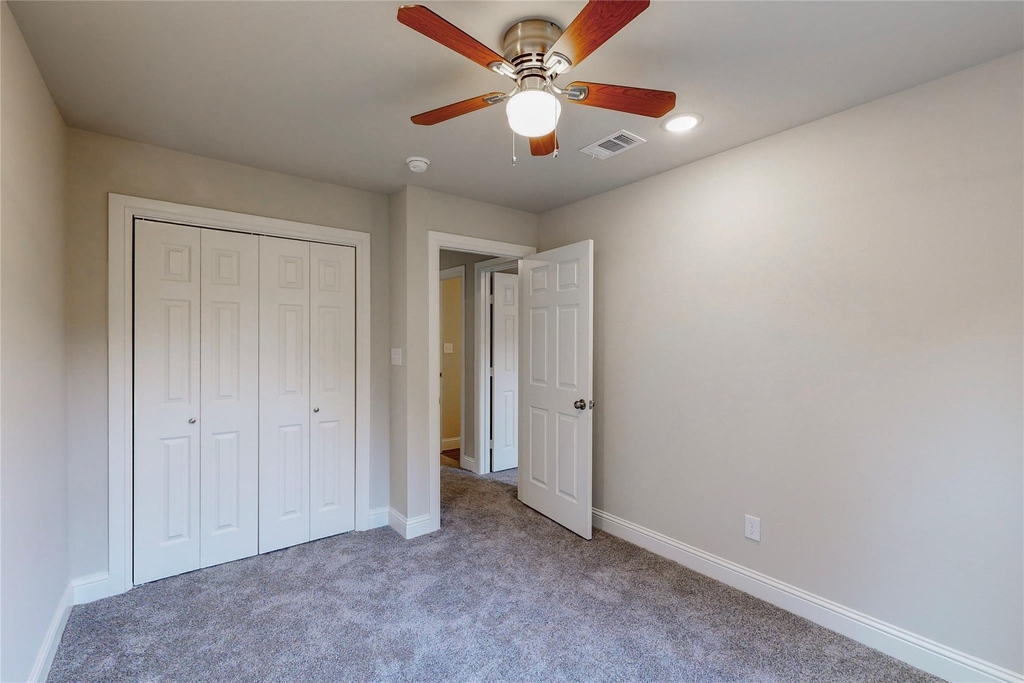 618 W Sears Street - Photo 18