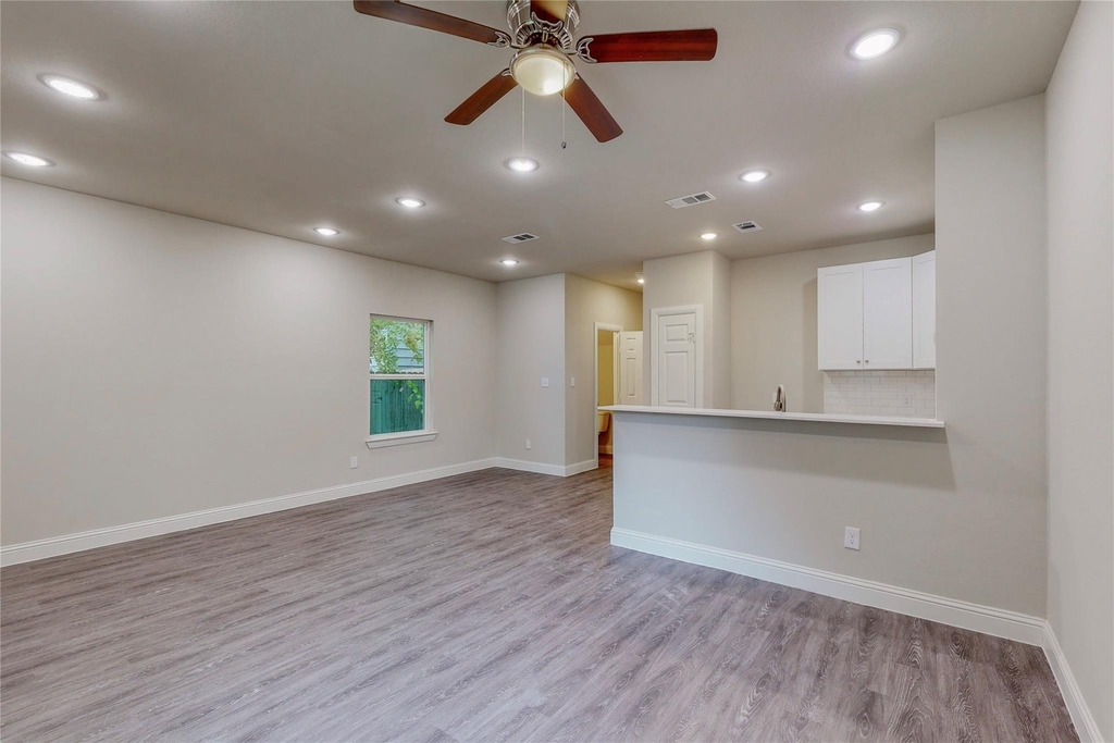 618 W Sears Street - Photo 5