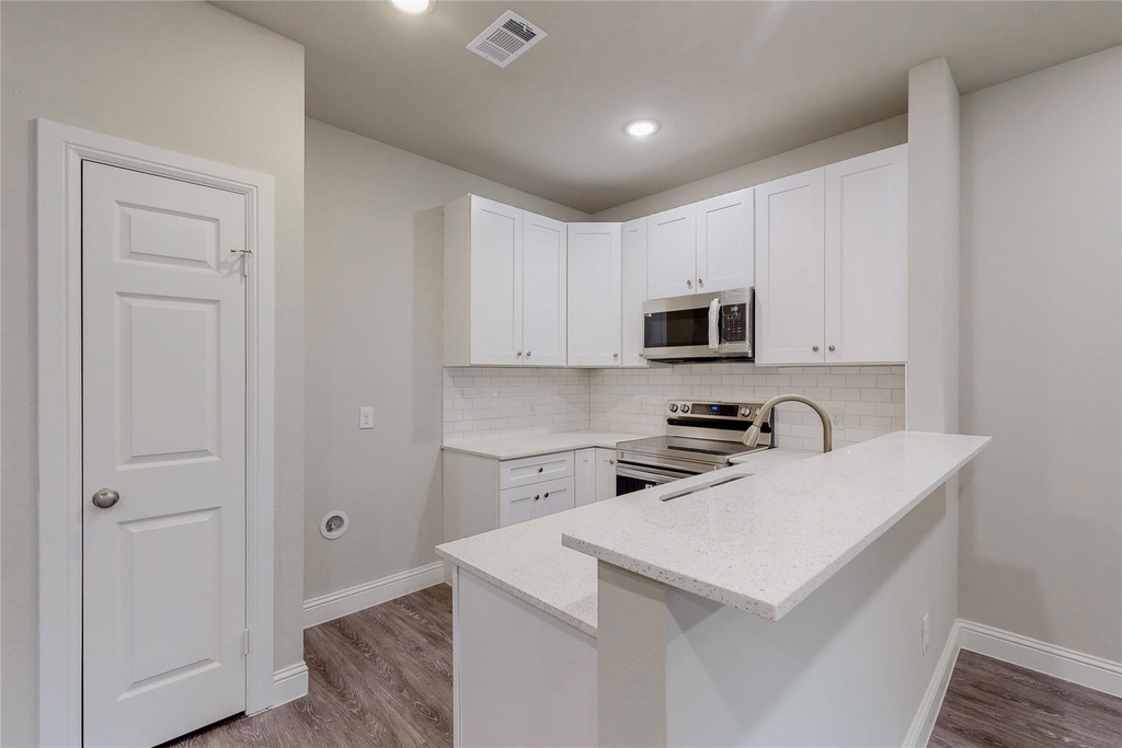 618 W Sears Street - Photo 13