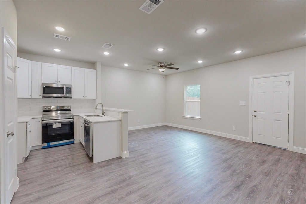 618 W Sears Street - Photo 10