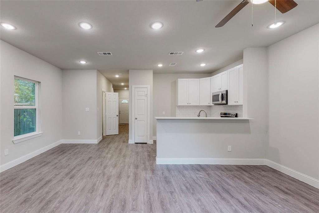 618 W Sears Street - Photo 12