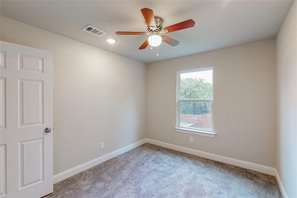 618 W Sears Street - Photo 19