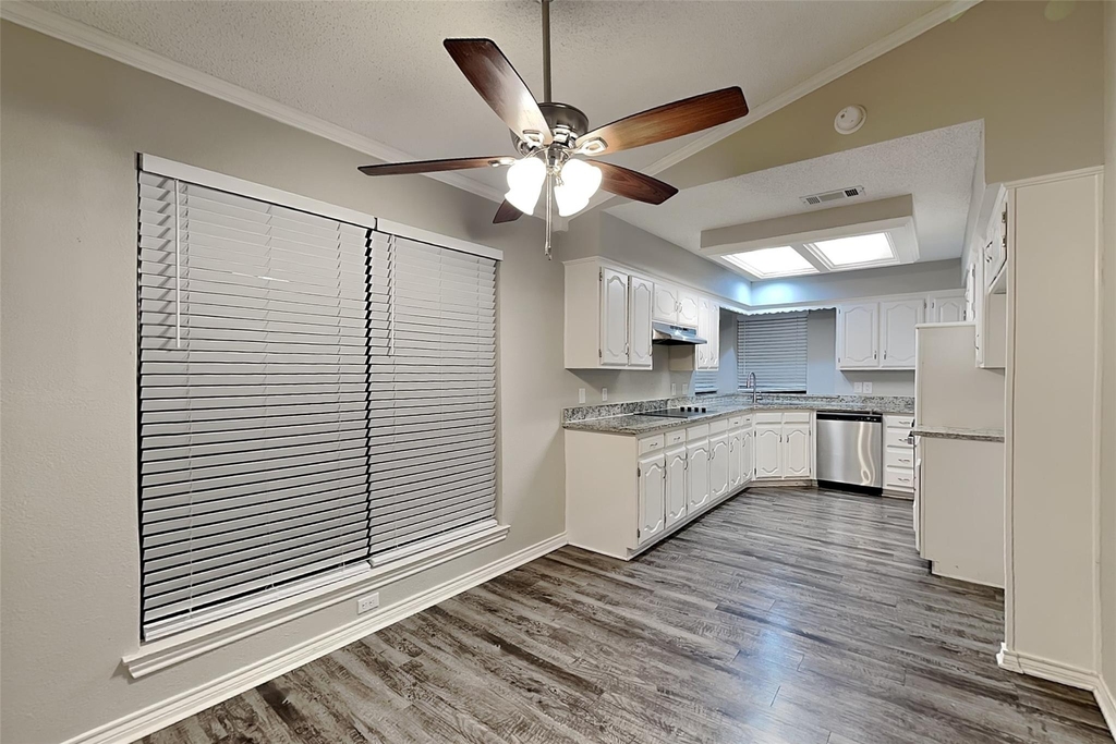 916 Green Brook Drive - Photo 5