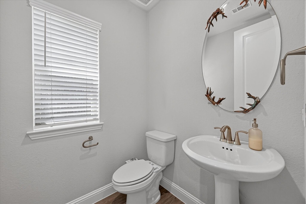 1381 Elaine Drive - Photo 4