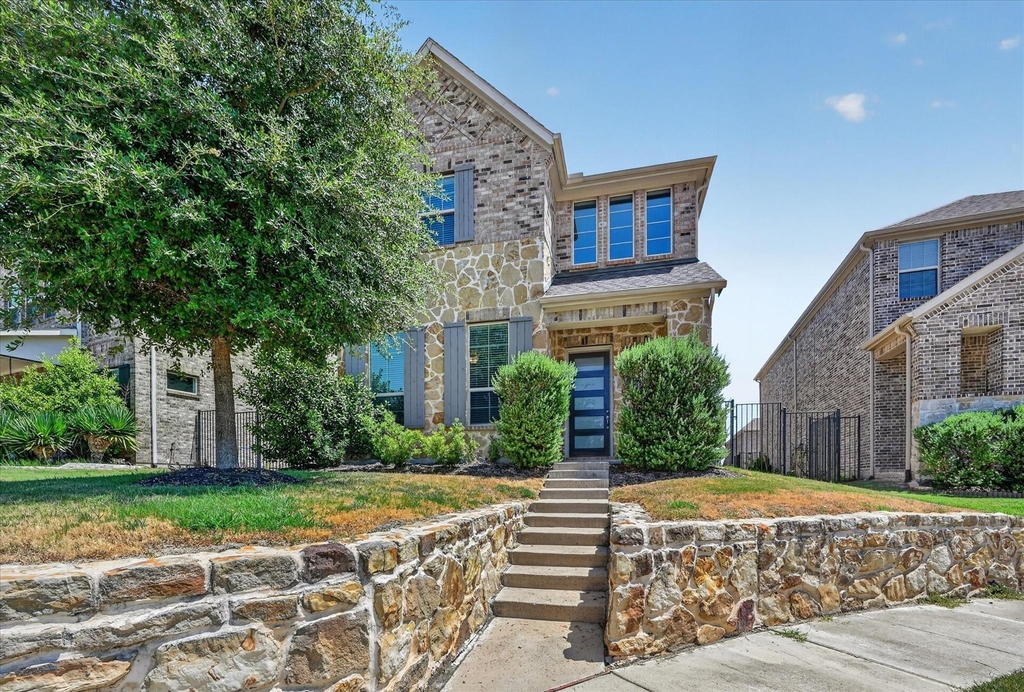 1381 Elaine Drive - Photo 0