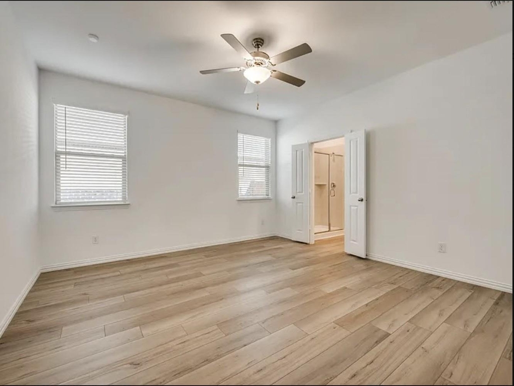 3101 Paruament Drive - Photo 8