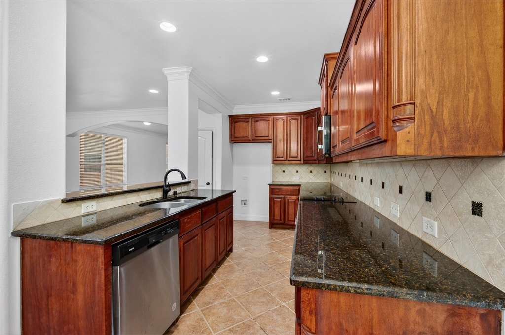 509 Heath Lane - Photo 5