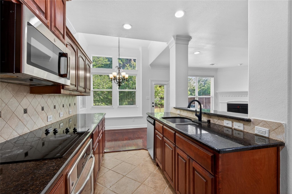 509 Heath Lane - Photo 4
