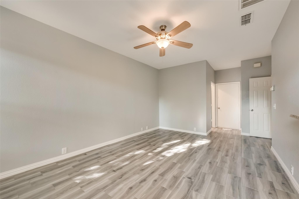 1869 Meyerwood Lane N - Photo 16
