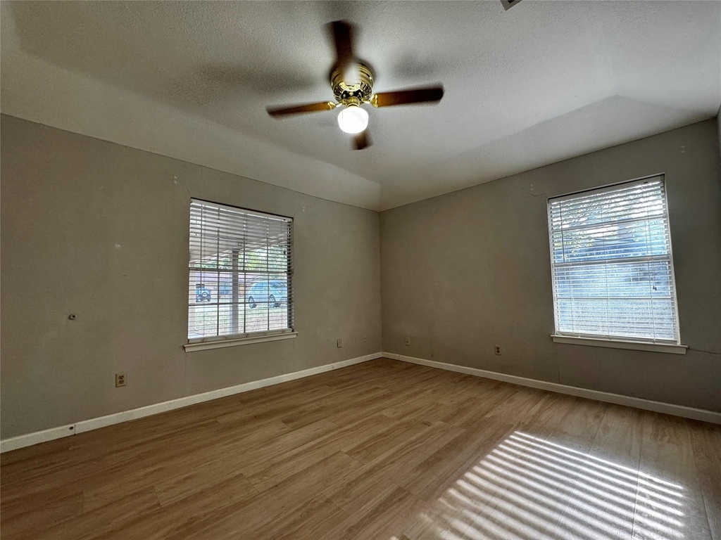 1505 Bellaire Drive - Photo 4