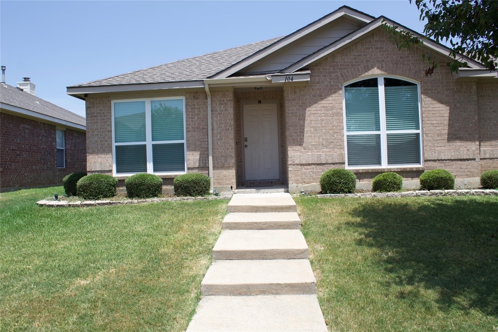 104 Cobblestone Drive - Photo 2