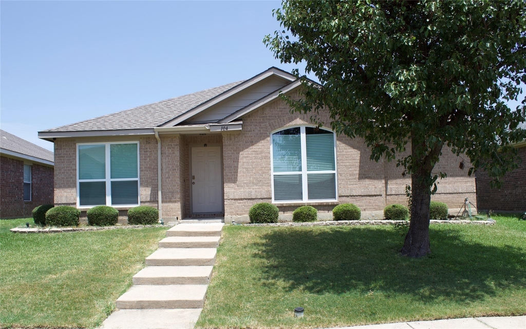 104 Cobblestone Drive - Photo 0