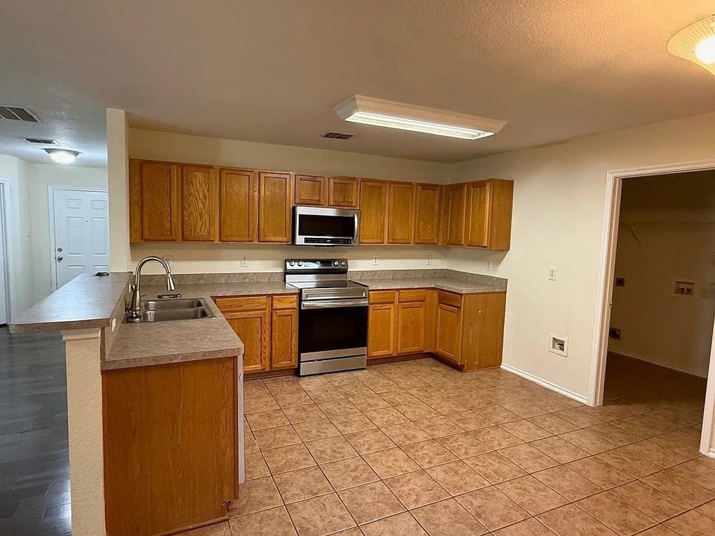 2929 Kimbrough Lane - Photo 1