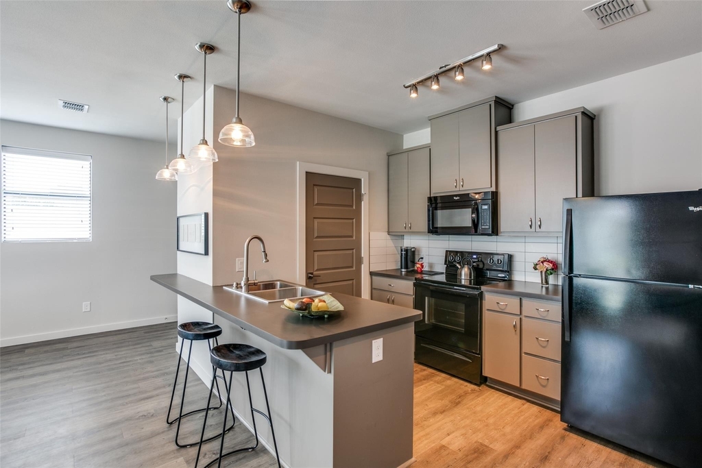 906 W Cannon Street - Photo 4
