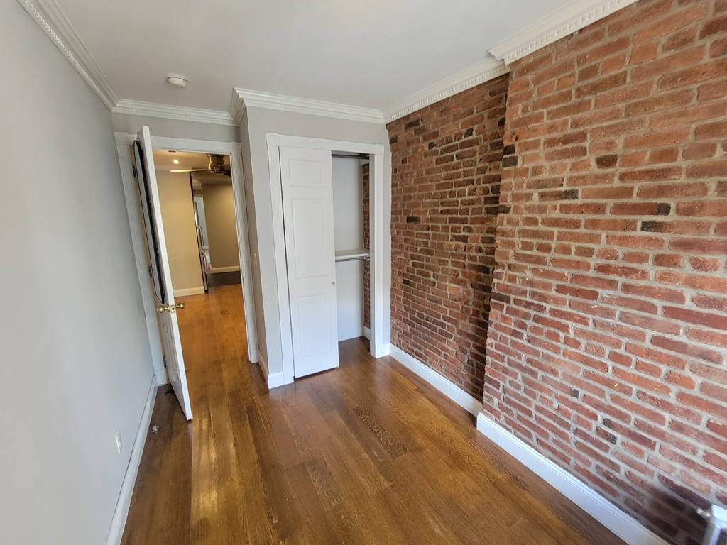 437 West 53rd Street - Photo 4
