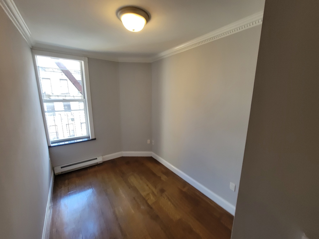 437 West 53rd Street - Photo 5