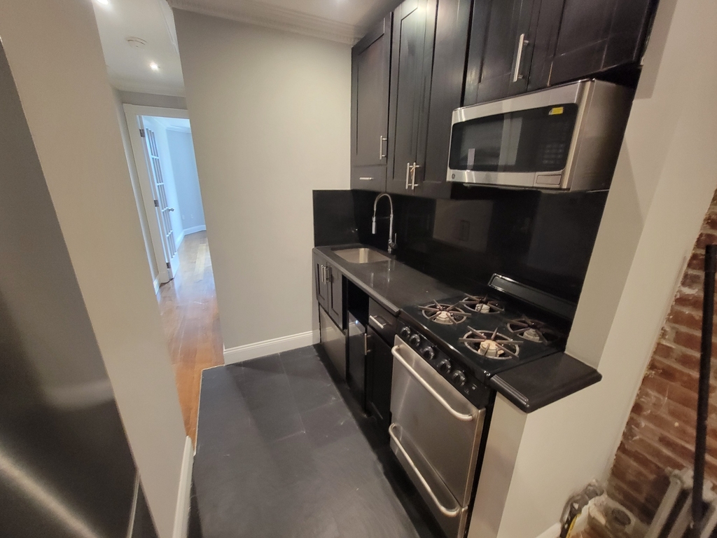 437 West 53rd Street - Photo 8