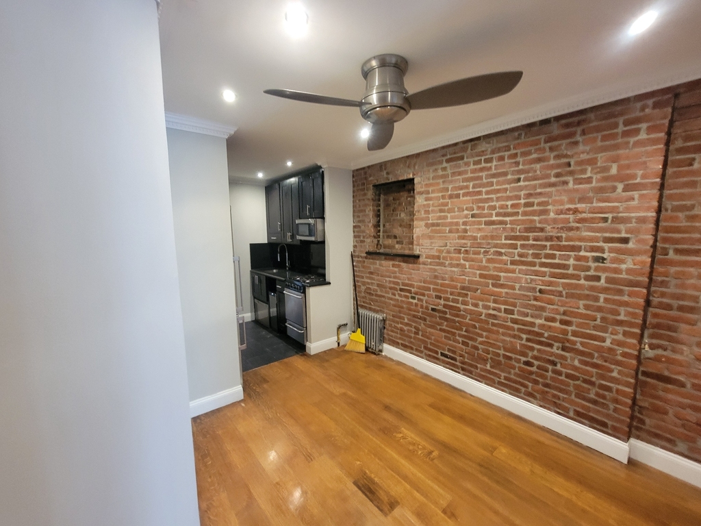 437 West 53rd Street - Photo 7