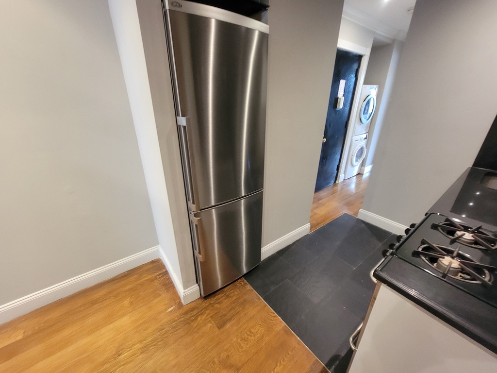 437 West 53rd Street - Photo 9