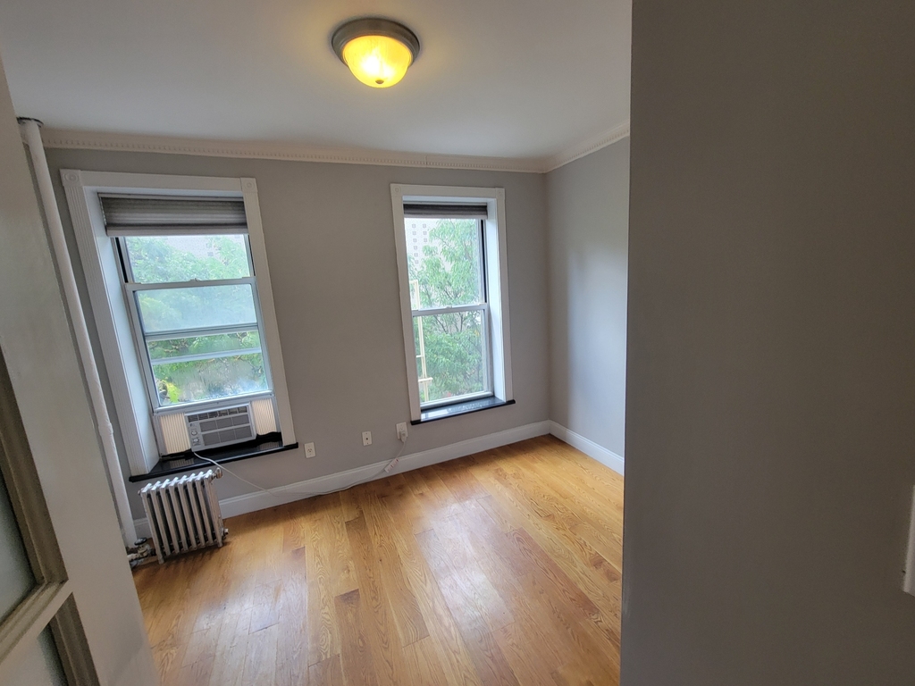 437 West 53rd Street - Photo 11