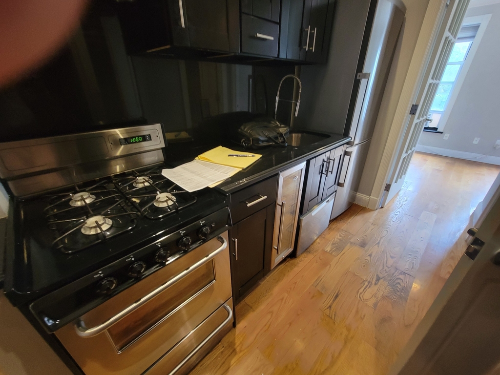437 West 53rd Street - Photo 8