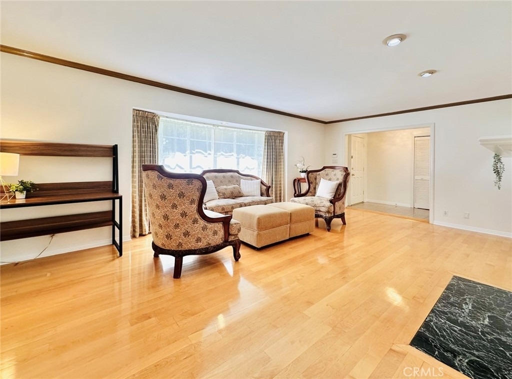 1558 Wembley Road - Photo 3