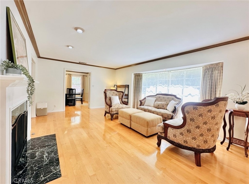 1558 Wembley Road - Photo 2