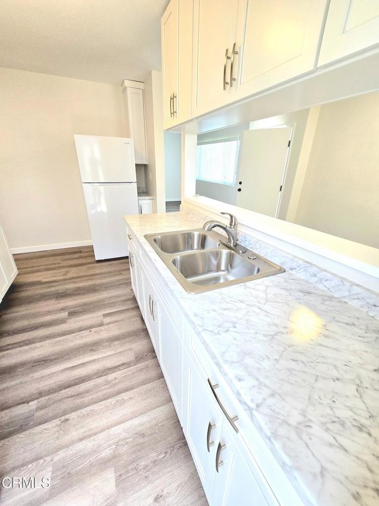 2976 Sherwin Avenue - Photo 6