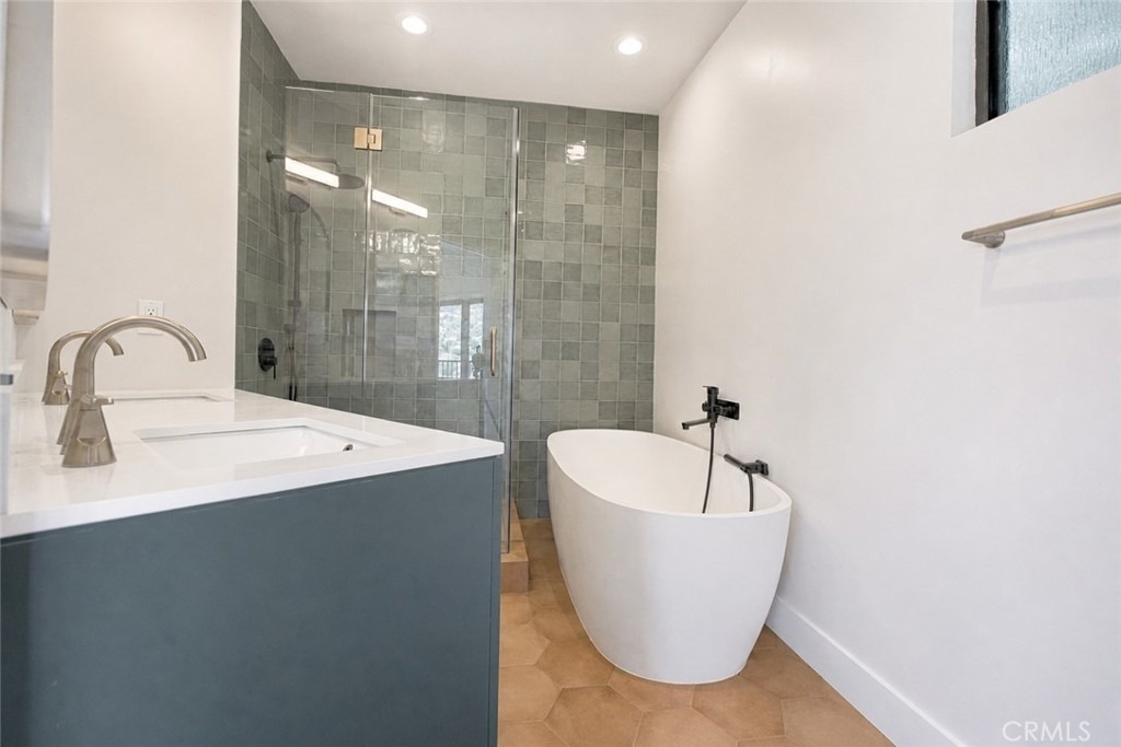 3434 Larissa - Photo 17