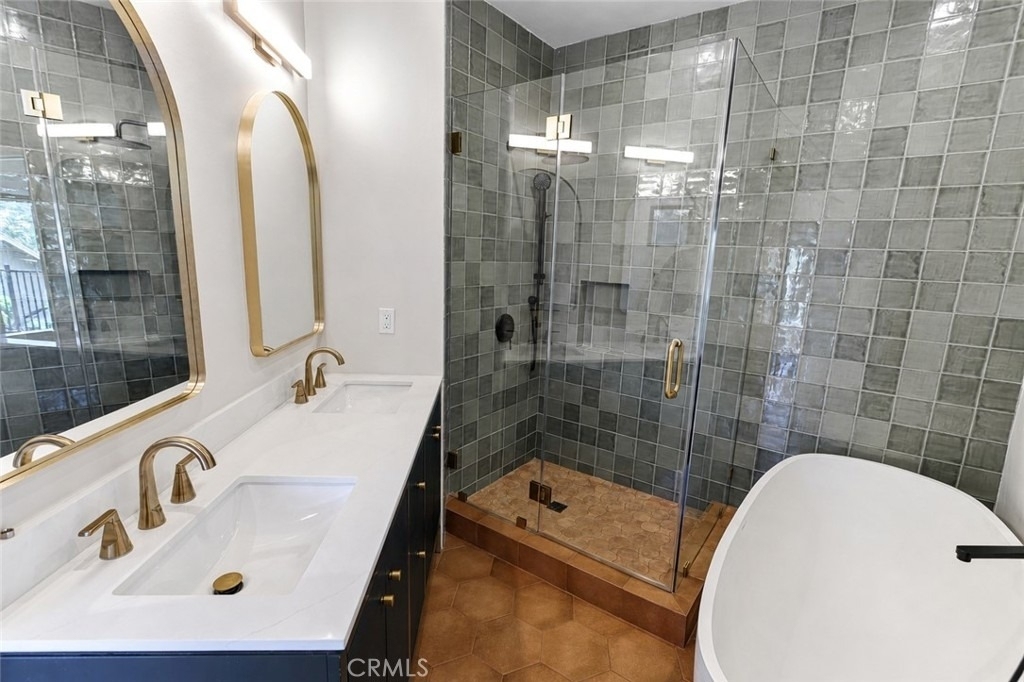 3434 Larissa - Photo 16