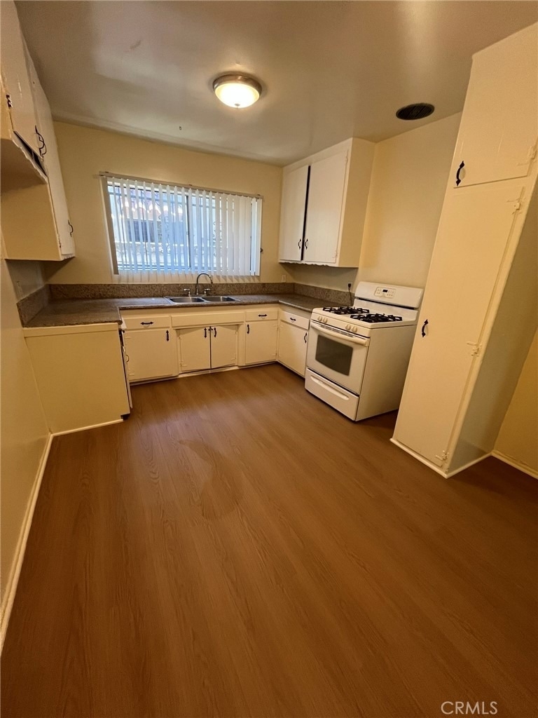 14632 Erwin Street - Photo 2