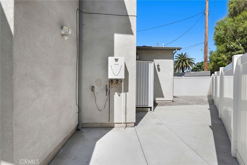 16507 San Fernando Mission Boulevard - Photo 24