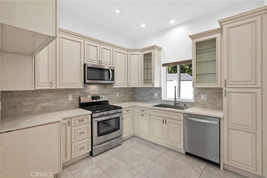 16507 San Fernando Mission Boulevard - Photo 8